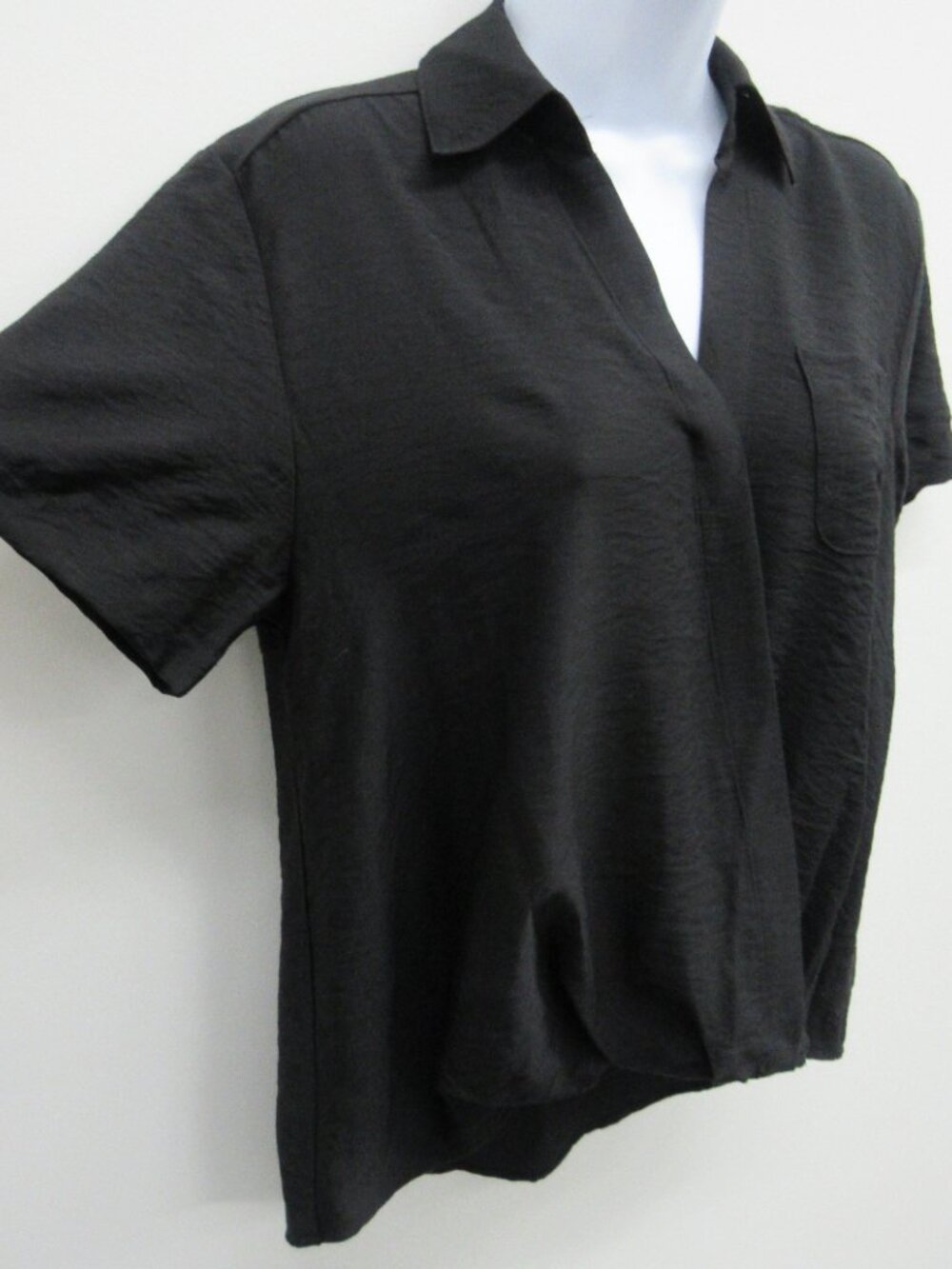 BLACK SIMPLY VERA WANG BLOUSE WOMEN XS CROSS BOTTOM FRONT SHORT SLEEVE COLLARED